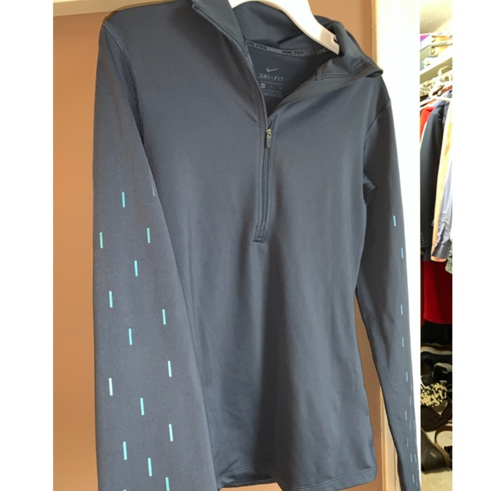 NWOT Nike quarter zip